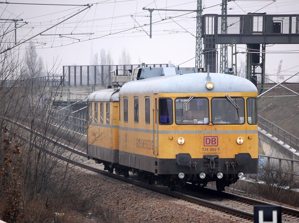 DB Gleismesszug 726 004-5 + 725 004-6 aus Richtung Berlin Wedding Richtung Berlin Jungfernheide, 01.02.11