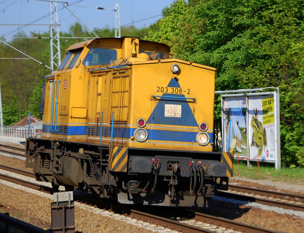 DB Netz Instandsetzngslok 203 308-2 (92 80 1203 308-2 D-DB, Bj. 1975), 24.04.09 Berlin-Buch (Aktuell wieder an Railion vermietet)
