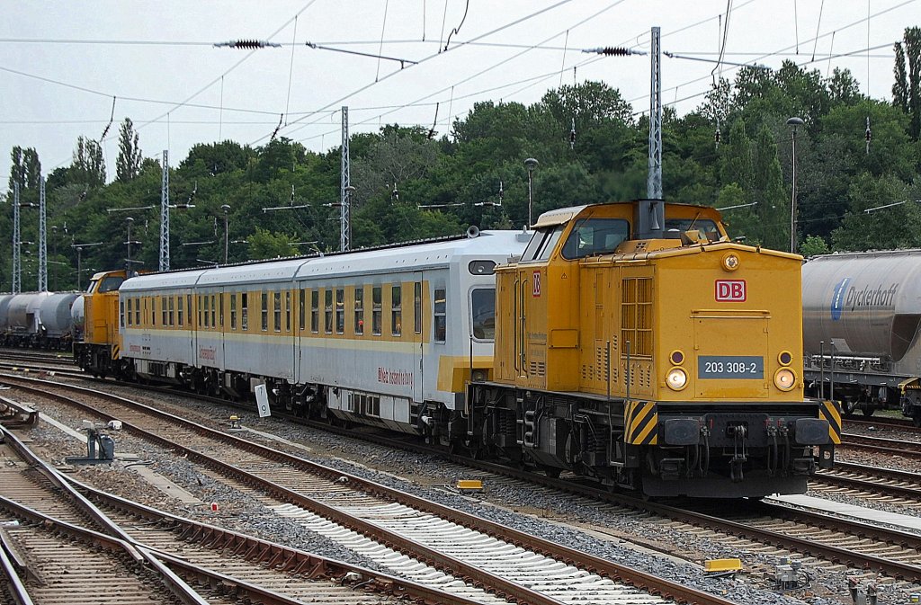 Der Schienenpr�fzug 1 (719 101-8/719 102-5) der DB Netz Instandhaltung gezogen von 203 308-2 und hinten dran 203 301-7 zum Wenden, 02.07.12 Berlin Greifswalder Str.