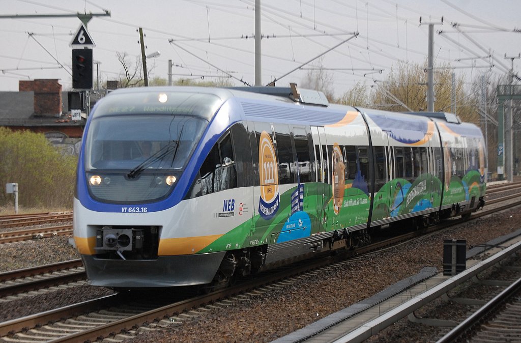 Der VT 643.16 der NEB nun seit einigen Tagen in den neuen Farben mit dem Slogan 111 Jahre Heidekrautbahn als NE27 zwischen Berlin-Gesundbrunnen und Wandlitzsee unterwegs, 03.04.12 Berlin-Blankenburg. 