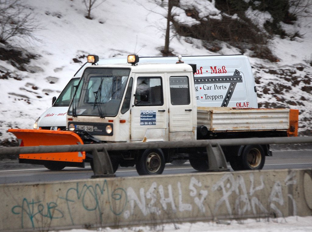 Der Winterdienst POLAR mit einem multicar mit R�umschild, 03.02.10 Berliner Stadtautobahn H�he ICC.