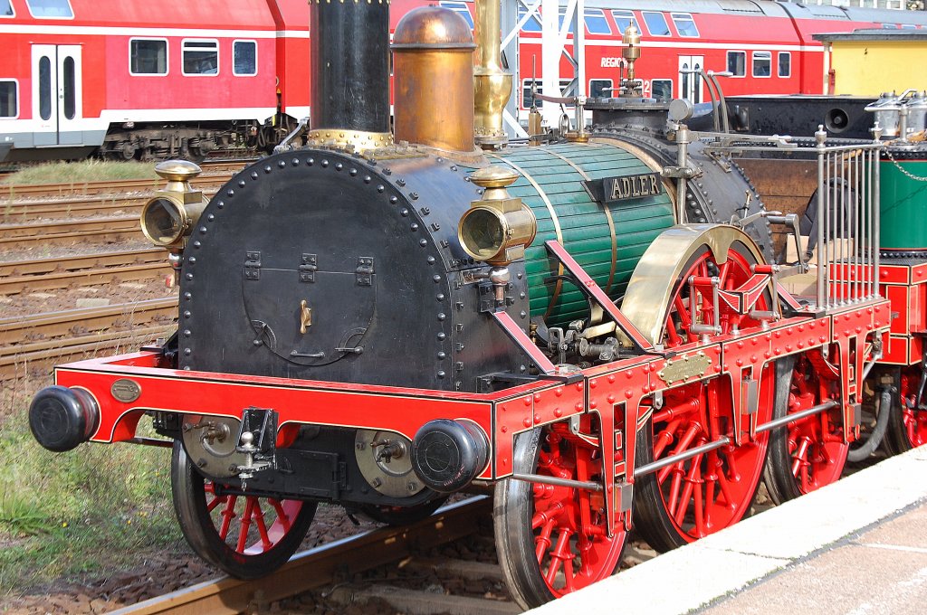 Detailaufnahme des Kesselk�rpers und der Achsfolge 1A1 der Dampflokomotive ADLER von Robert Stephenson, 01.10.10 Bhf. Berlin-Lichtenberg.