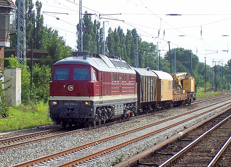 DGT Bauzug mit DGT 232 550-4 (Lugansk, Bj.1978) mit Arbeitswagen + Gleisbauschienenkran KIROW KRC 810 T, Fr�hjahr 2008