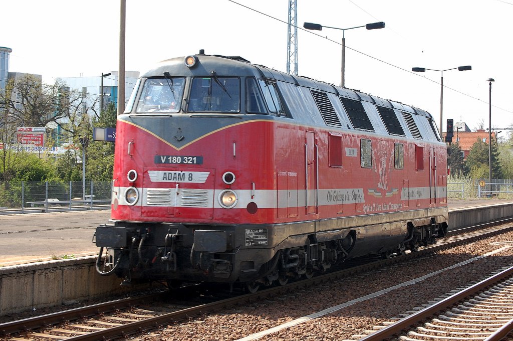 Die ADAM 8 / V 180 321  Sylvia Adam  (LKM Bj.1968, ex DR 228 721, V180CC) der zum Bildzeitpunkt zur Fa. Uwe Adam Eisenbahnverkehrsunternehmen GmbH geh�rende Lok am 24.04.08 im Bhf. Flughafen Berlin-Sch�nefeld.   