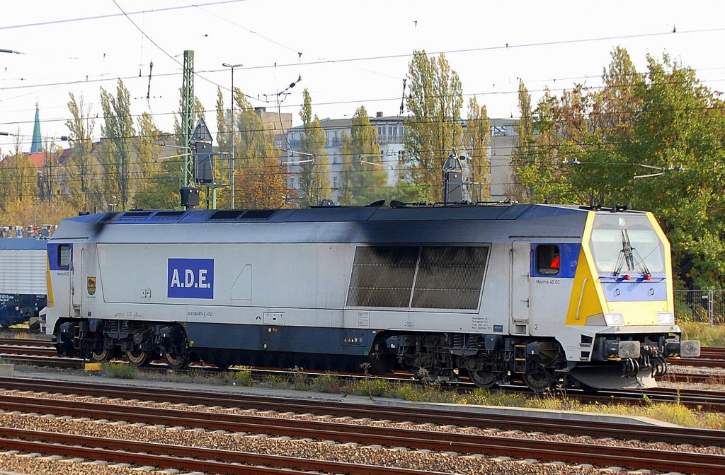 Die A.D.E. Lok Voth Maxima 40CC (92 80 1264 007-6 D-VTLT, Voith Bj.2009) hat am 18.10.11 einen Ganzzug offener G�terwagen am ehemaligen G�terbahnhof Berlin-Moabit abgestellt und F�hrt Richtung Spandau davon.