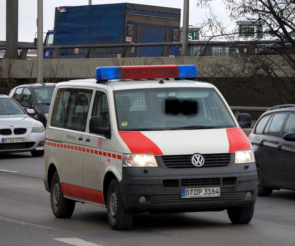 Die DB mit einem firmeneigenen VW Transporter als Unfalleinsatzfahrzeug beschriftet, 17.02.09 Berliner Stadtautobahn H�he Spandauer Damm Br�cke.