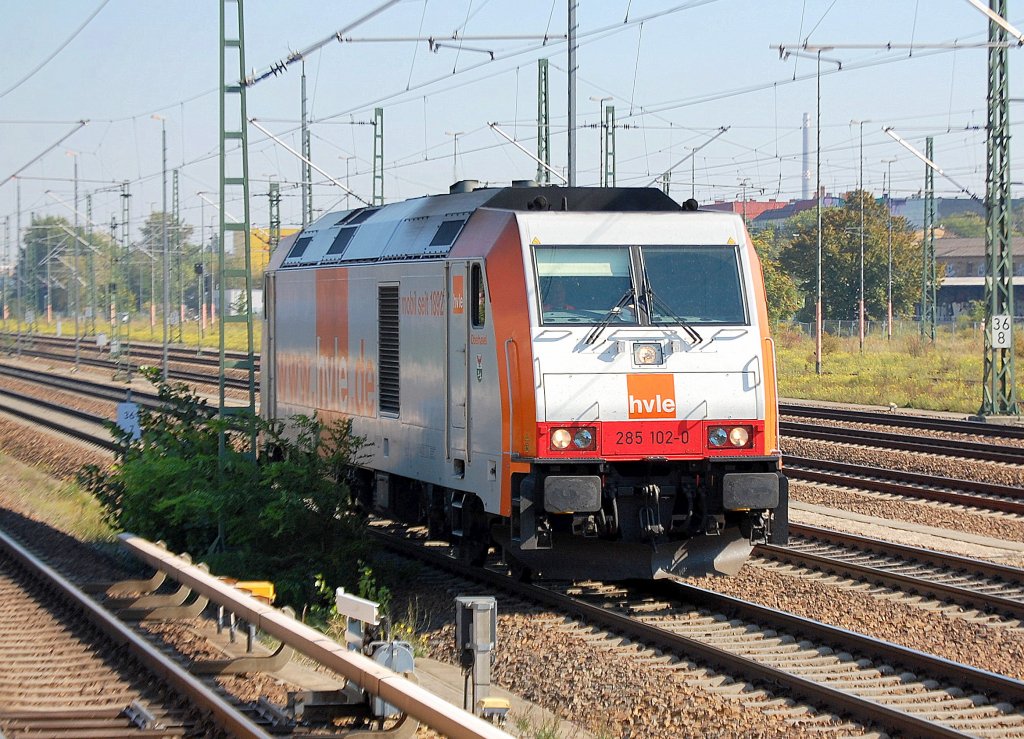 Die hatte ich morgens schon mal gesehen mit einem Leerzug PKW-Transportwagen, hier auf Leerfahrt zur�ck. hvle 285 102-0  Oberhavel  (92 80 1285 102-0 D-BTK) Richtung Berlin-Spandau am 23.09.10 Berlin-Beusselstr.