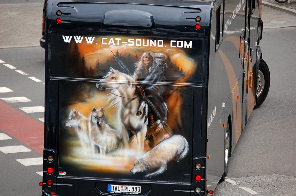 Die Heckseite des CAT SOUND COM LKW&acute;s einem SCANIA R420 fiel einem auch sofort ins Auge, sieht man in Deutschland auch nicht alle Tage, 01.06.13 Berlin-Hardenbergplatz.