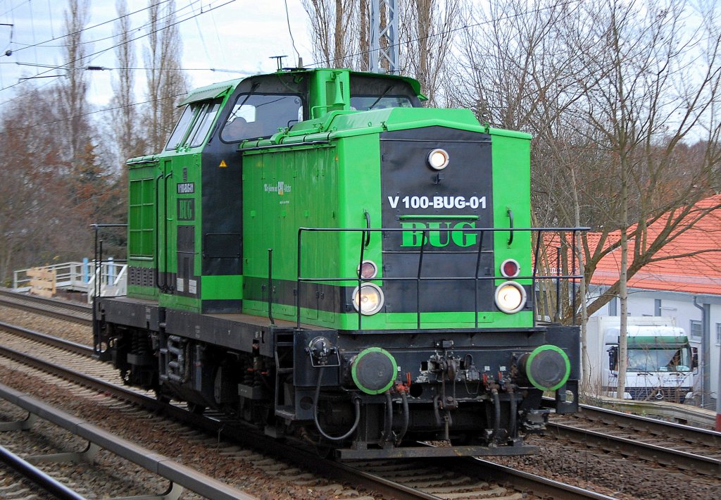 Die sch�ne gr�ne V 100-BUG-01 (98 80 3201 110-4 D-BUG, BJ.1969), 26.11.09 Berlin-Karow.