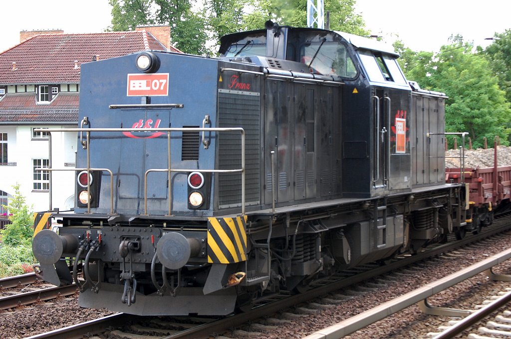 Die schwarze ex rt&l Lok  Franz  jetzt BBL 07 (92 80 1203 148-2 D-BBL, LEW Bj.1971) am 22.06.12 Berlin-Karow.