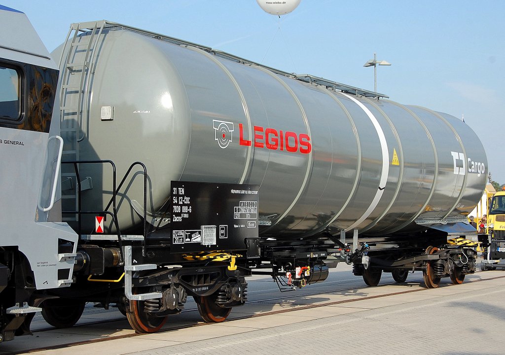 Die tschechische Privatfirma LEGIOS mit einem eigenen Kesselwagen, eingestellt mit der Nr. 31 TEN 54 CZ-CDC 7833 088-6 Zacns 9-399.B, 24.09.10 InnoTrans 2010