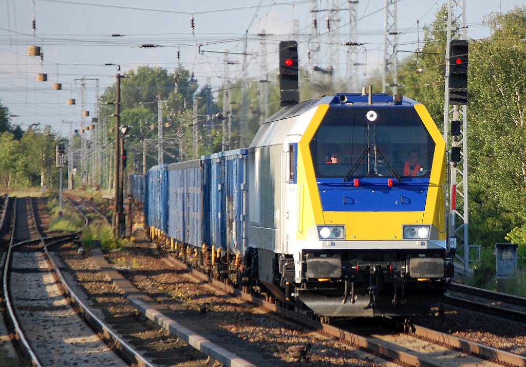Die �ber die Fa. Ox-traction verliehene Maxima 40 CC (92 80 1264 009-2 D-?, Bj. 2009) f�hrt einen Ganzzug offener G�terwagen f�r die Fa. Eichholz Rail GmbH am 04.06.10 Richtung Karower Kreuz Berlin. 