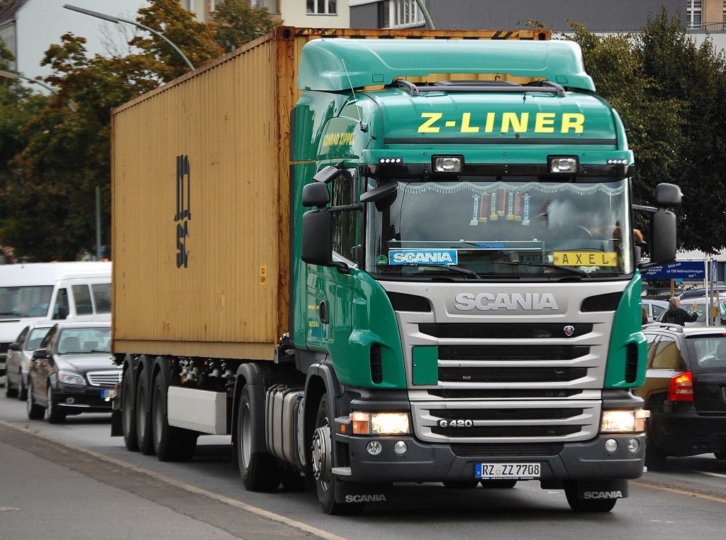 Die Z-LINER der Fa. KONRAD ZIPPEL, im Bild ein SCANIA R420 mit Auflieger, sieht man h�ufig in der Stadt wenn es um Containertransporte geht, meist im Terminal Berlin Westhafen direkt von der Bahn auf den LKW geladen beliefern sie Berlin + das Umland, 21.09.10 Berlin-Knobelsdorffstr.