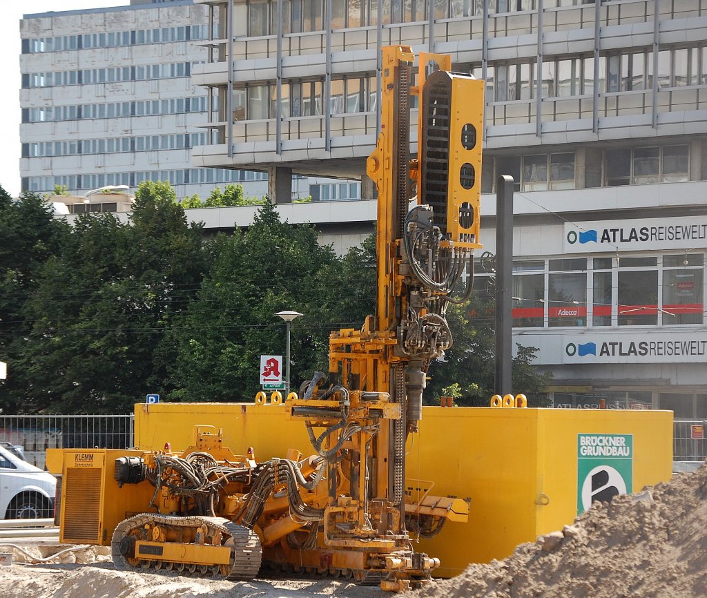 Diese interessante Spezialbohrmaschine vom Hersteller KLEMM Bohrtechnik befand sich auch auf der Gro�baustelle Berlin Alexanderplatz, 31.07.08