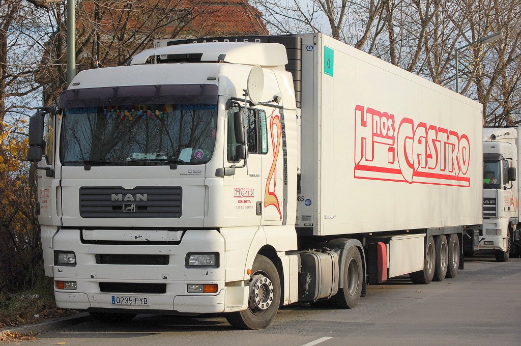 Diese MAN TGA 18.480 Zugmaschine mit Auflieger kommt aus Spanien, 15.11.10 N�he Berlin Westhafen.