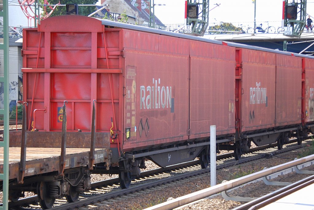 Doppeleinheit Gro�raumschiebewandwagen der DB eingestellt mit der Nr. 42 80 D-DB 292 6 123-0 Hirrs-tt325, 15.09.10 Berlin-Beusselstr.