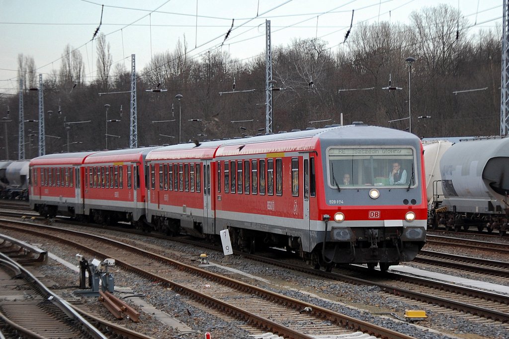 Doppelgespann mit 928 654 + 628 882 Richtung Berlin Gesundbrunnen, 09.03.12 Berlin Greifswalder Str.