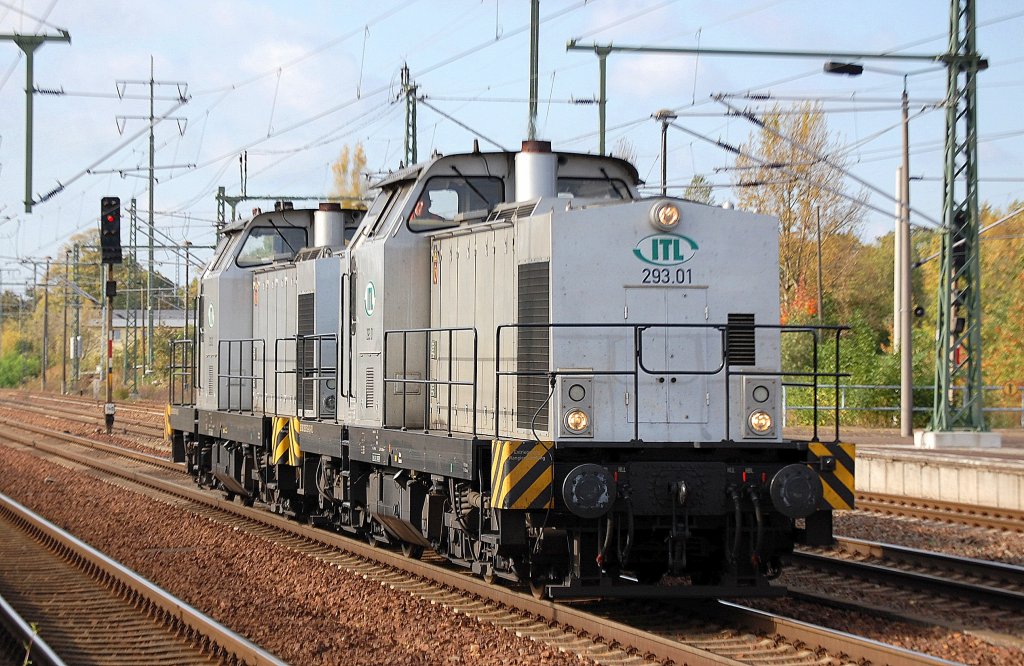 Doppeltraktion ITL 293.01 (92 80 1293 512-0 D-ITL) + 293.02 (92 80 1293 513-8 D-ITL) am 07.10.11 Bhf. Flughafen Berlin-Sch�nefeld.