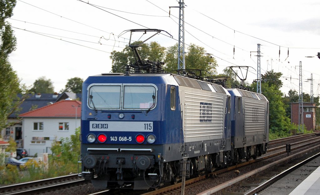 Doppeltraktion mit vorneweg RBH 121/143 048-7 (92 80 6143 048-7 D-RBH) + RBH 115/143 068-5 (92 80 6143 068-5 D-RBH) am 06.09.12 Berlin-Karow.