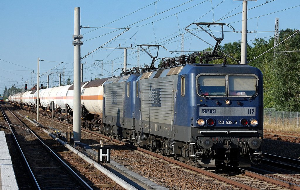 Doppeltraktion RBH 112/143 638-5 + RBH 117/143 554-4 mit Ganzzug Gasdruckkesselwagen (Propangas) Richtung Innenstadt, 21.07.13 Berlin-Blankenburg.