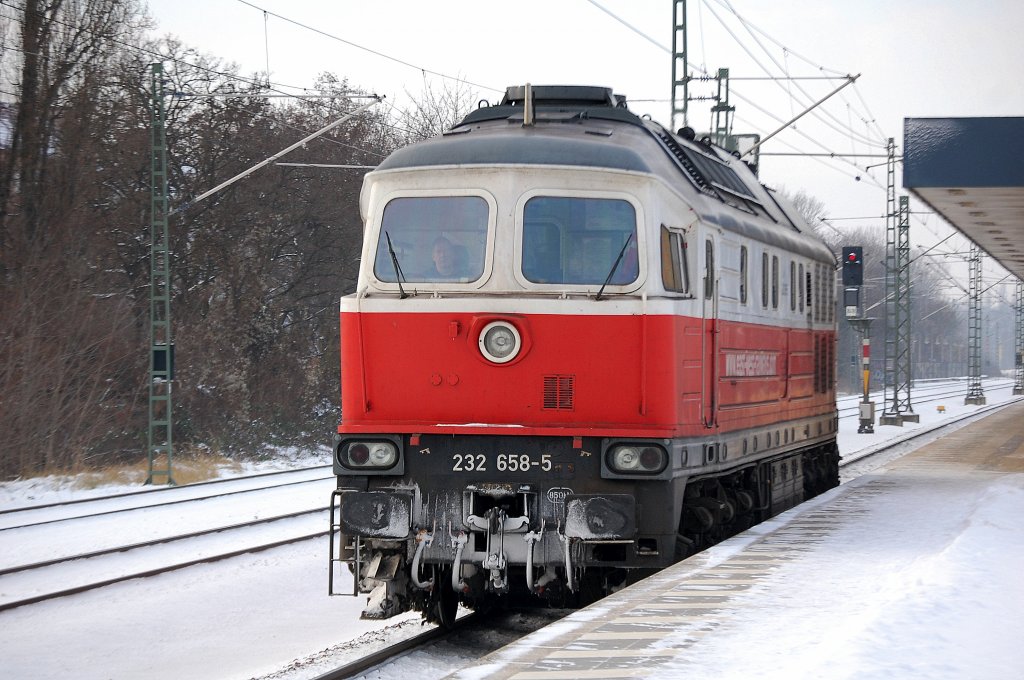 East-West Railways Lok 232 658-5 bei der Durchfahrt im Bhf. Berlin-Jungfernheide Richtung Westhafen, 12.12.12