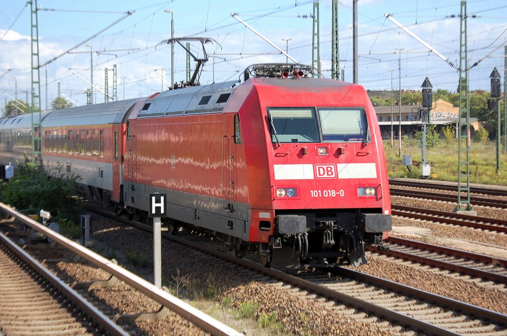 EC 176 mit 101 018-0 Richtung Berlin-Spandau, 15.09.10 Berlin-Beusselstr. 