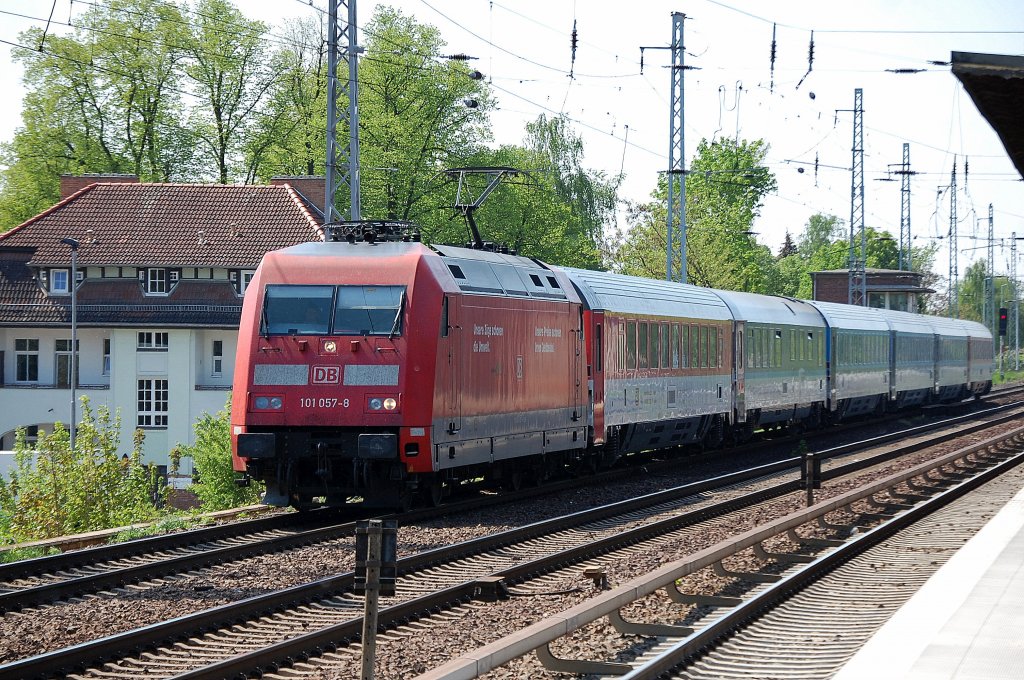 EC 178 mit 101 057-8 Richtung Bernau, 03.05.12 Berlin-Karow.