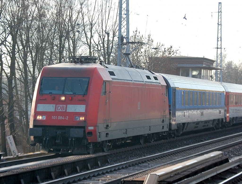 EC 178 nach Szczecin Glowny Richtung Bernau mit 101 084-2, 17.01.11 Berlin-Karow.  