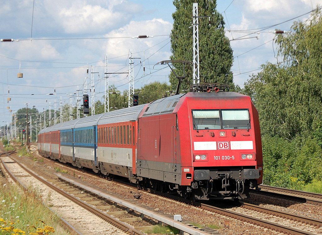 EC 179 mit 101 030-5 Richtung Berlin-Gesundbrunnen, 03.08.11 Berlin-Karow.
