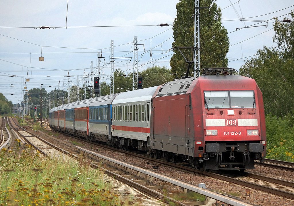 EC 179 mit 101 122-0 am 16.08.11 Berlin-Karow.