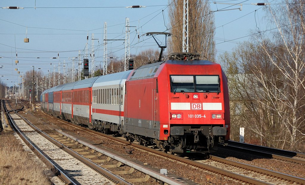 EC 179 nach Prag mit 101 035-4 am 23.03.12 Berlin-Karow.