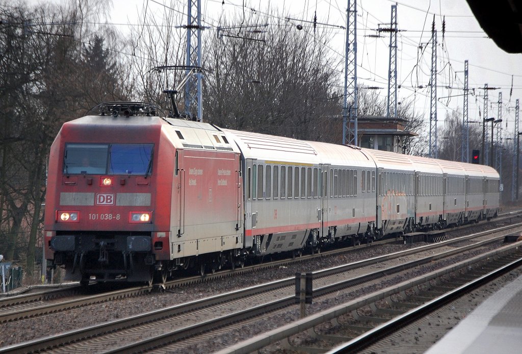 EC 378 mit 101 038-8 und �berraschenderweise nur aus �sterreichischen Wagen bestehend, 12.03.11 Berlin-Karow.