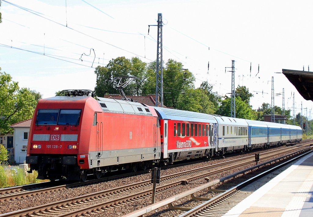EC 378 mit 101 128-7 Richtung Bernau, 16.07.12 Berlin-Karow.