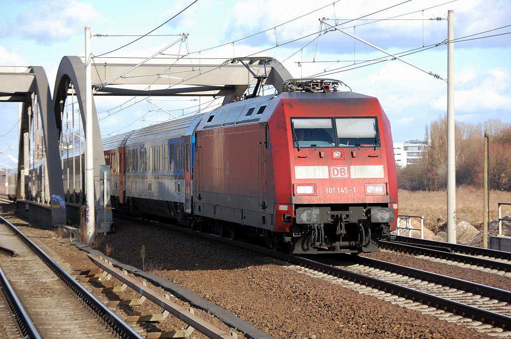 EC 379 Richtung Prag mit 101 145-1 am 20.02.12 Berlin-Pankow.