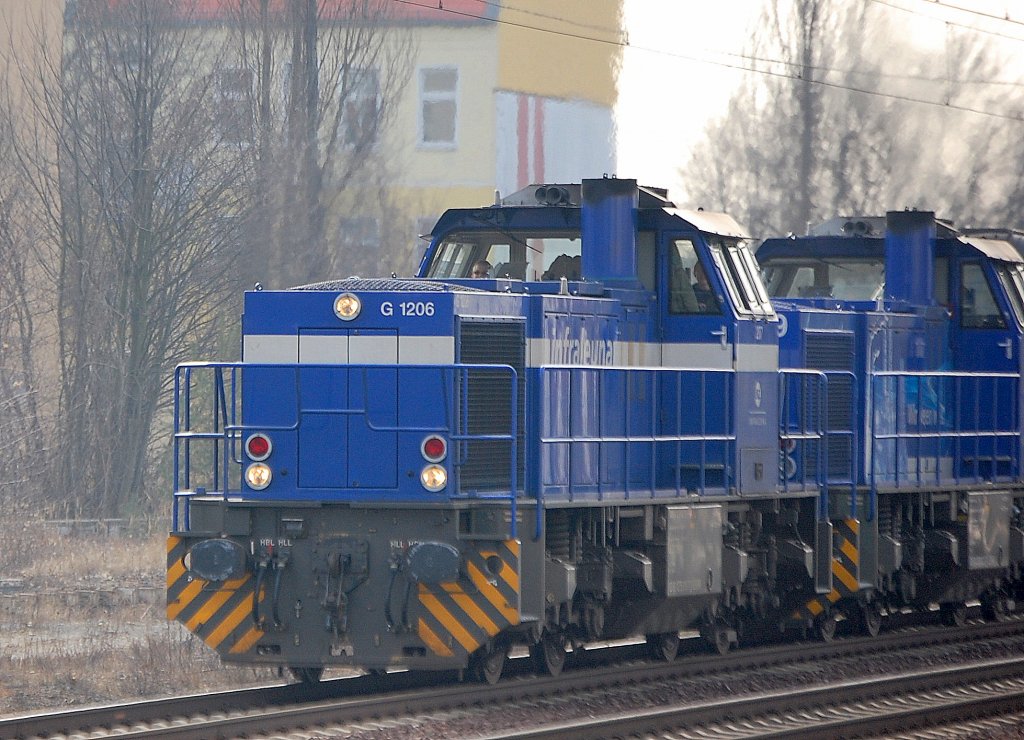 Echte �berraschung und Erstsichtung f�r mich, eine Doppeltraktion MaK G 1206 der Fa. InfraLeuna mit einem Ganzzug Kesselwagen bei der Fahrt durch Berlin �ber Berlin-Pankow Richtung Blankenburg, vorneweg die Lok 207 (92 80 1275 010-7 D-LEUNA, VL Bj.2008) + dahinter Lok 209 am 24.02.11 