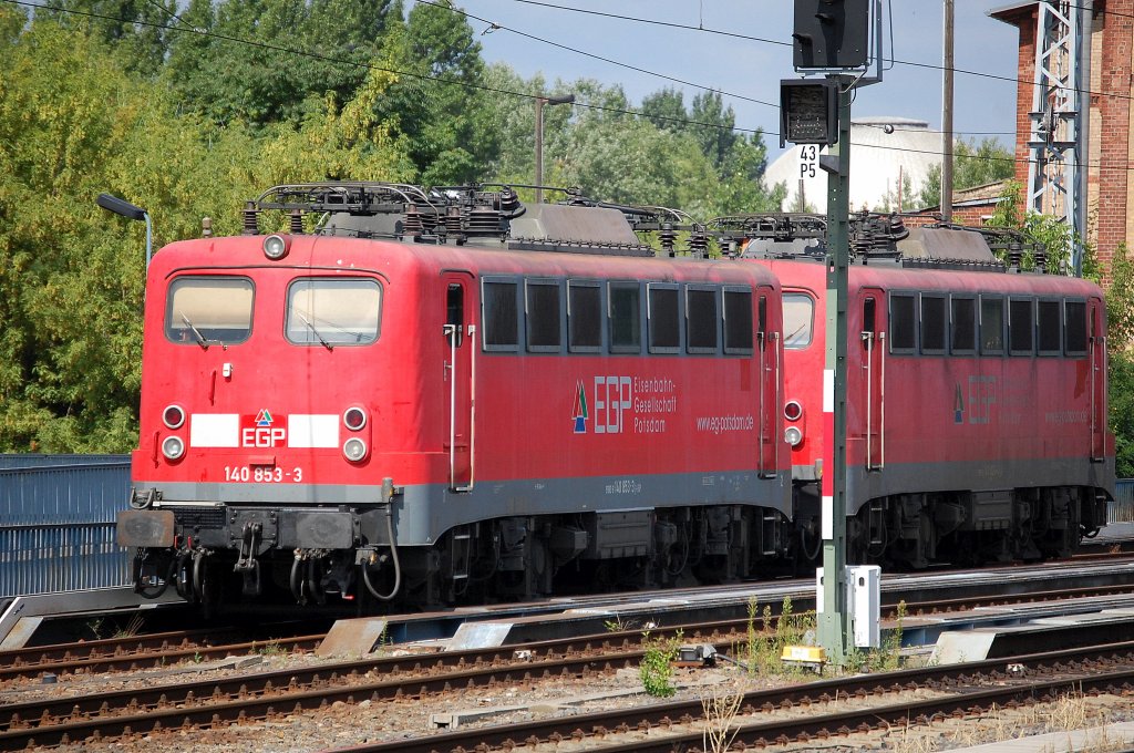 EGP 140 853-3 + 140 824-4 abgestellt am 30.07.13 Berlin Greifswalder Str.