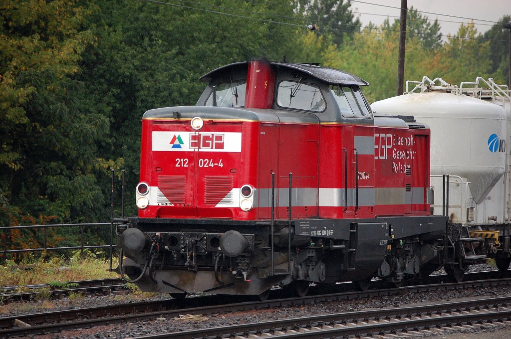 EGP 212 024-4 (92 80 1212 024-4 D-EGP, MaK Bj.1963), Berlin Greifswalder Str. mit Zementsilowagen am rangieren, 21.08.09