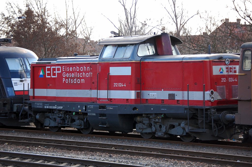 EGP Lok 212 024-4 (92 80 1212 024-4 D-EGP) am 20.02.12 Berlin-Greifswalder Str.