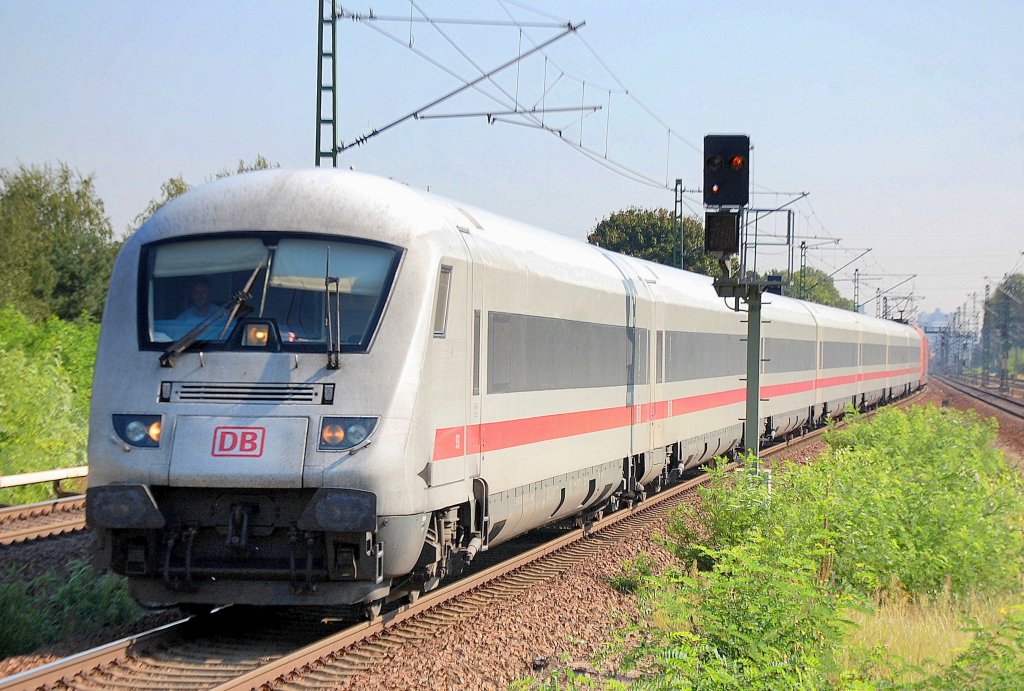 Ehemalige Metropolitan Steuerwagenzuggarnitur angeschoben von 101 126-1 als ICE 1196 Richtung Berlin-Spandau, Durchfahrt 11.09.12 Bhf. Berlin-Jungfernheide.