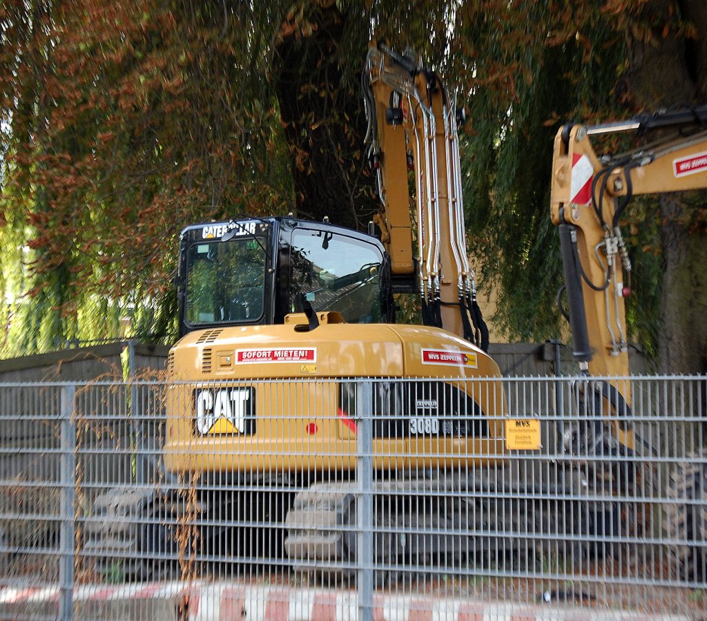 Eher seltener Minibagger, ein CAT 308D hinter dem Zaun der Leasingfa. MVS ZEPPELIN, 30.08.09 Saatwinkler Damm Berlin. 
