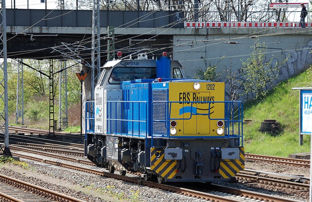 Eigentlich w�rde man diese Lok eher in Rotterdam erwarten, daher gro�e �berraschung die ERS Railways Lok 1202 Corina (VL Bj. 2003, MaK G 1206, BR 275)in Berlin Springpfuhl am 27.04.12 zu sichten mit reichlich Personal an Bord.