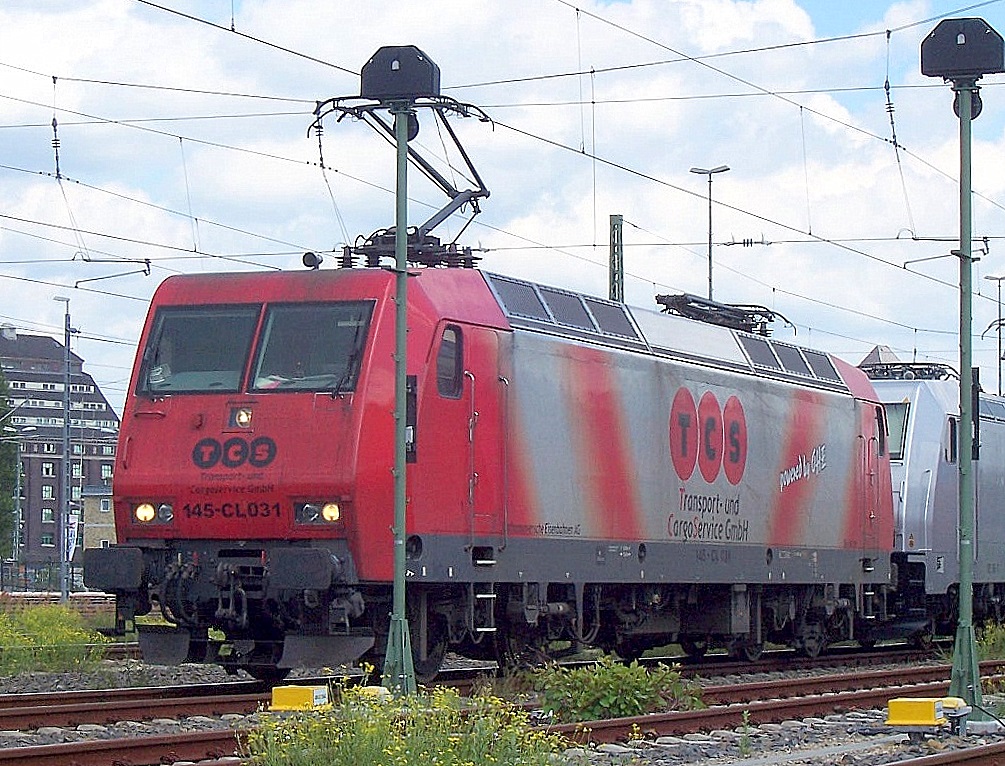 Ein �lteres Bild der Alpha Trains Leasinglok 145-CL 031 (91 80 6145 931-2 D-ATLD), damals noch mit TCS Logo f�r die OHE t�tig, Fr�hling 2008 zusammen mit der damaligen Bombardiertestlok 185 568-3 am Gbf. Berlin-Moabit. 