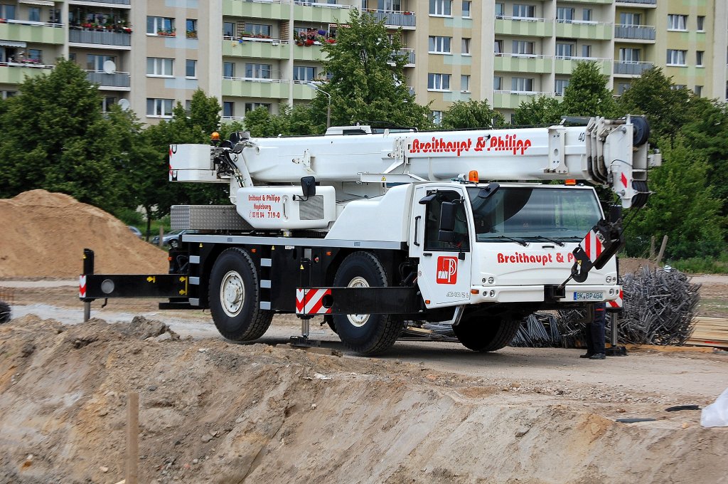 Ein All Terrain Krane TEREX AC 40/2L der Fa. Breithaupt & Philipp am 14.06.12 Berlin-Pankow.