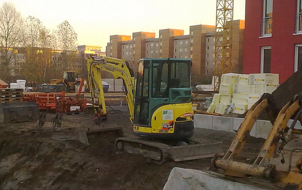 Ein AMMANN YANMAR ViO33 Minibagger, 13.11.12 Berlin-Pankow.