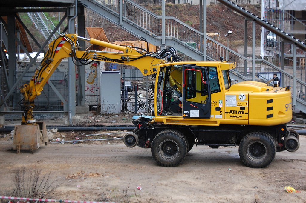Ein ATLAS 1404ZW Zweiwegebagger am 24.01.12 Gro�baustelle Berlin-Ostkreuz. 