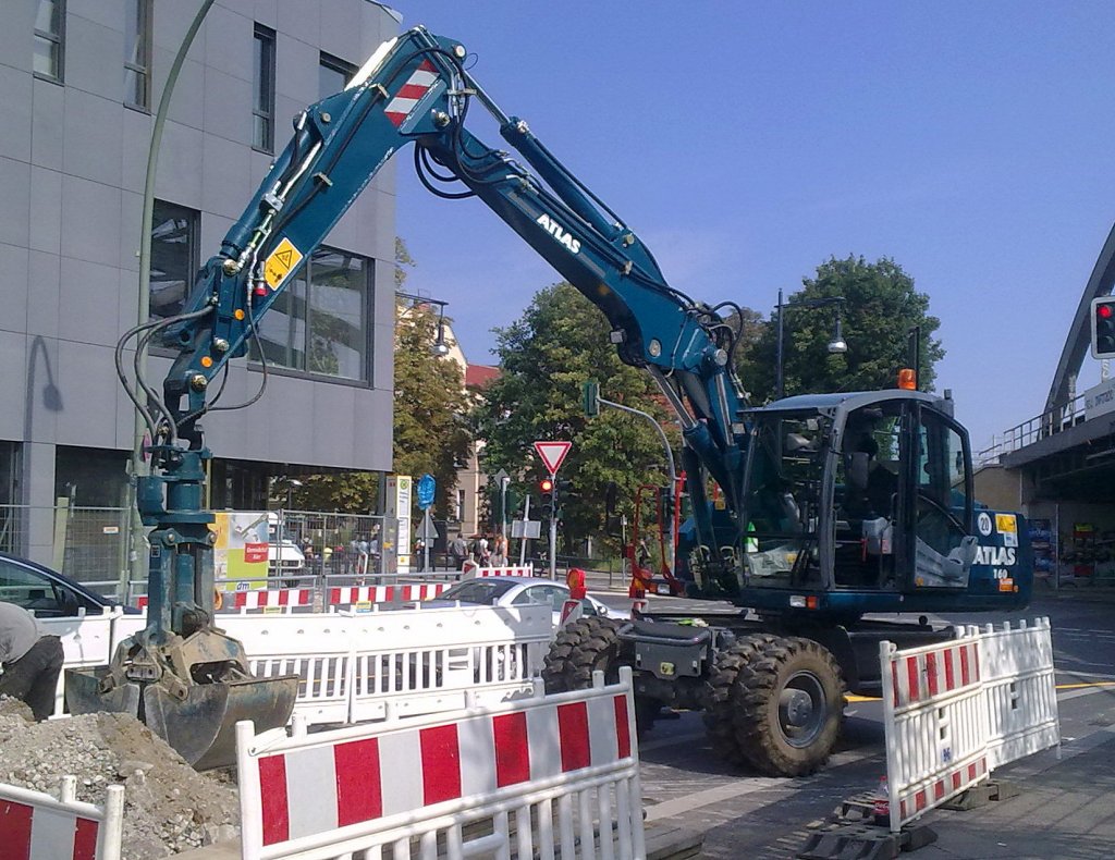 Ein ATLAS 160 Mobilbagger am 10.09.12 Berlin-Pankow.