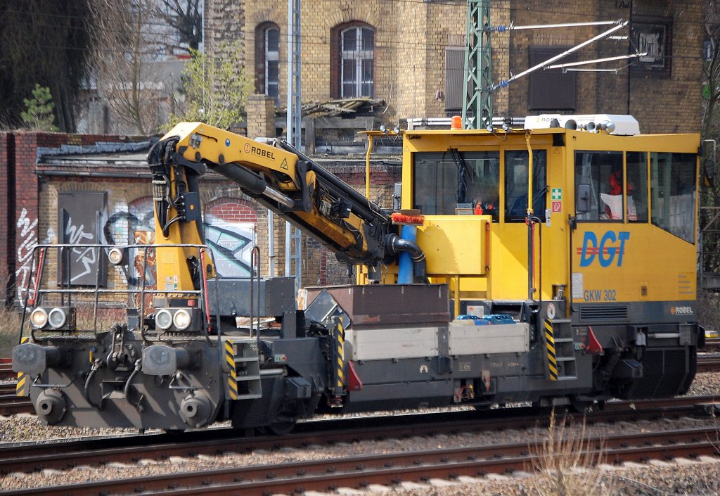 Ein BAMOWAG 54.22 der Fa. DGT mit der Bezeichnung GKW 302 am 09.04.10 Richtung Wedding am Gbf. Berlin-Moabit.