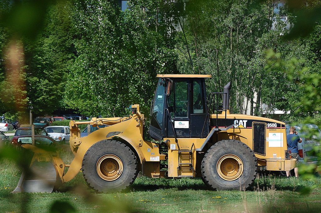 Ein CAT 950G Radlader der Fa. J�RGEN HERBST, 02.05.12 Berlin-Pankow.