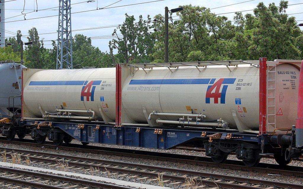 Ein Containertragwagen eingestellt mit der Nr. 37 TEN RIV 80 D-ERR 4565 213-8 Sgnss 3-60' am 03.06.13 Berlin Greifswalder Str.