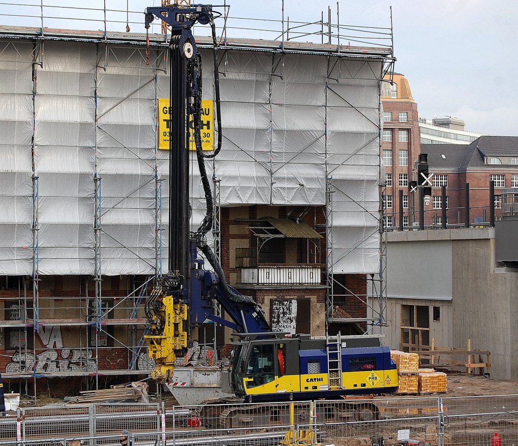Ein Drehbohrsystem von ABI mit dem Namen CATHI der Fa. PRB im Einsatz auf der Gro�baustelle Berlin-Ostkreuz, 19.12.11